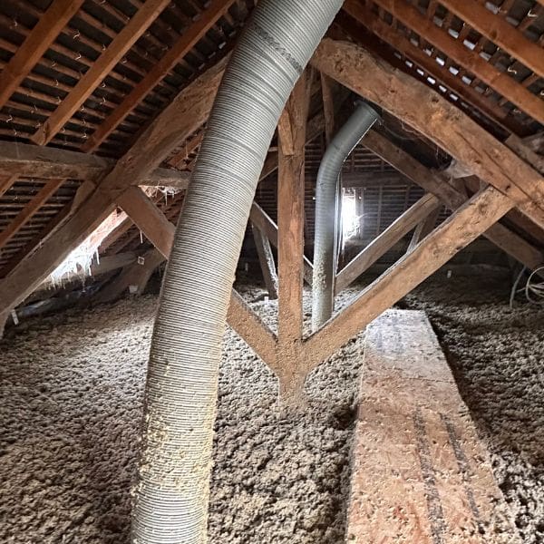 Isolation des combles perdus avec laine de roche, ouate de cellulose ou fibre de bois réalisée par Galais Isolation