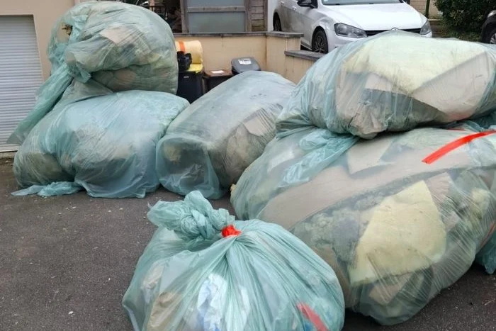 Ancien isolant retiré des combles et des rampants, mis en sacs à Rennes (35)