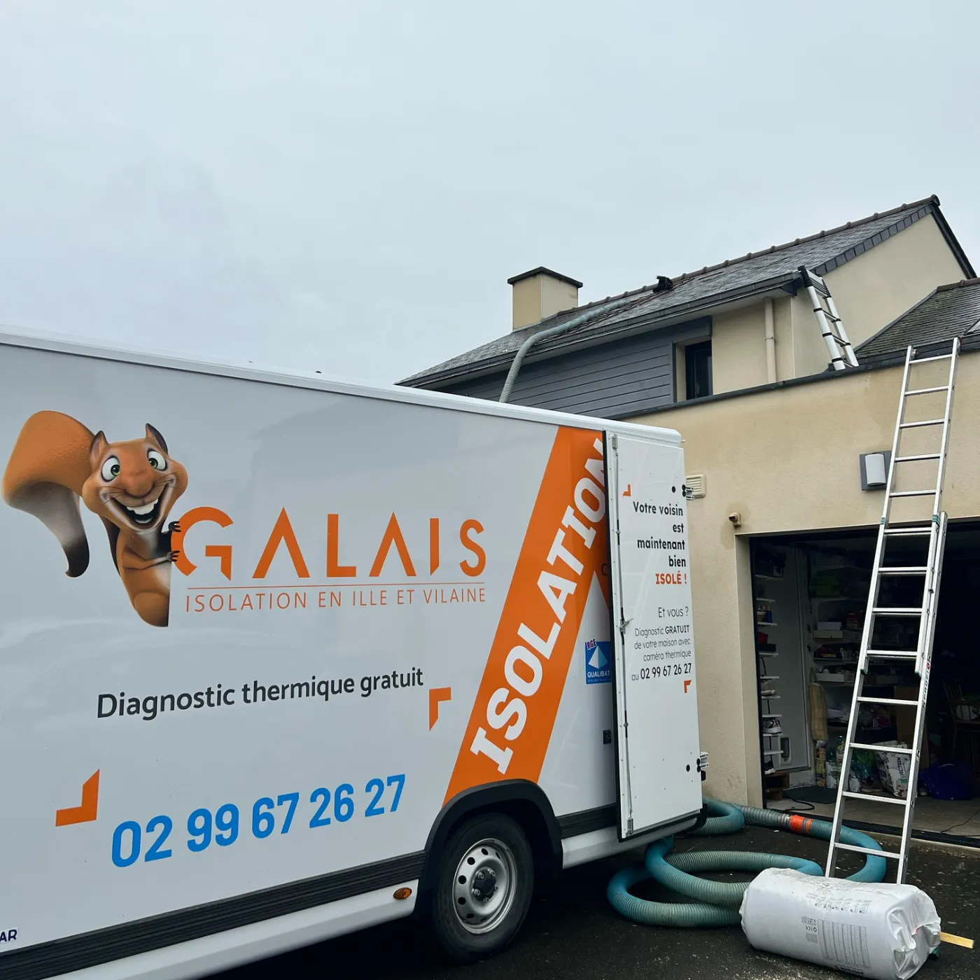 Camion Galais Isolation devant une maison en Ille-et-Vilaine – diagnostic thermique gratuit