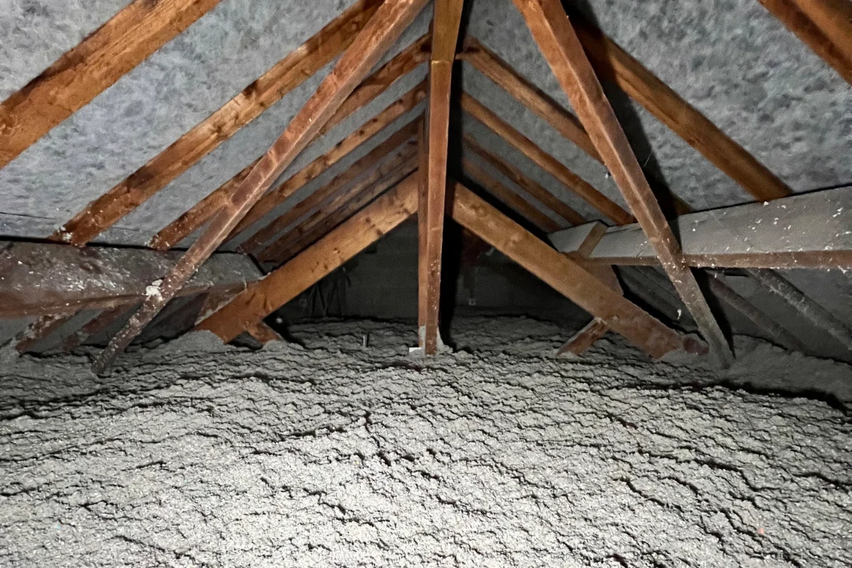 Ouate de cellulose soufflée dans les combles perdus à Bruz (35) par Galais Isolation