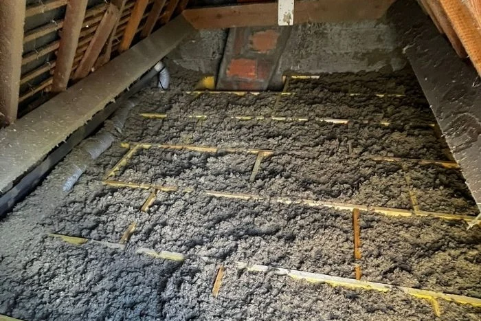 Combles perdus isolés en laine de roche ROCKWOOL soufflée par Galais Isolation à Cesson-Sévigné (35)