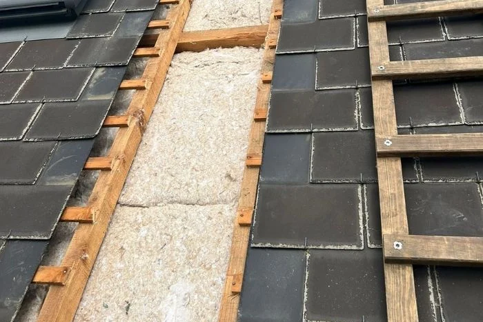 Panneaux en fibres végétales posés dans les rampants par l'extérieur à Rennes (35)