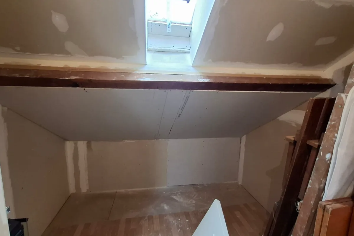 Bas de toit terminé sous les rampants isolés à Rennes (35) par Galais Isolation