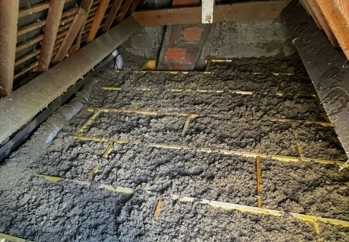Laine de roche ROCKWOOL soufflée dans les combles perdus à Cesson-Sévigné (35)