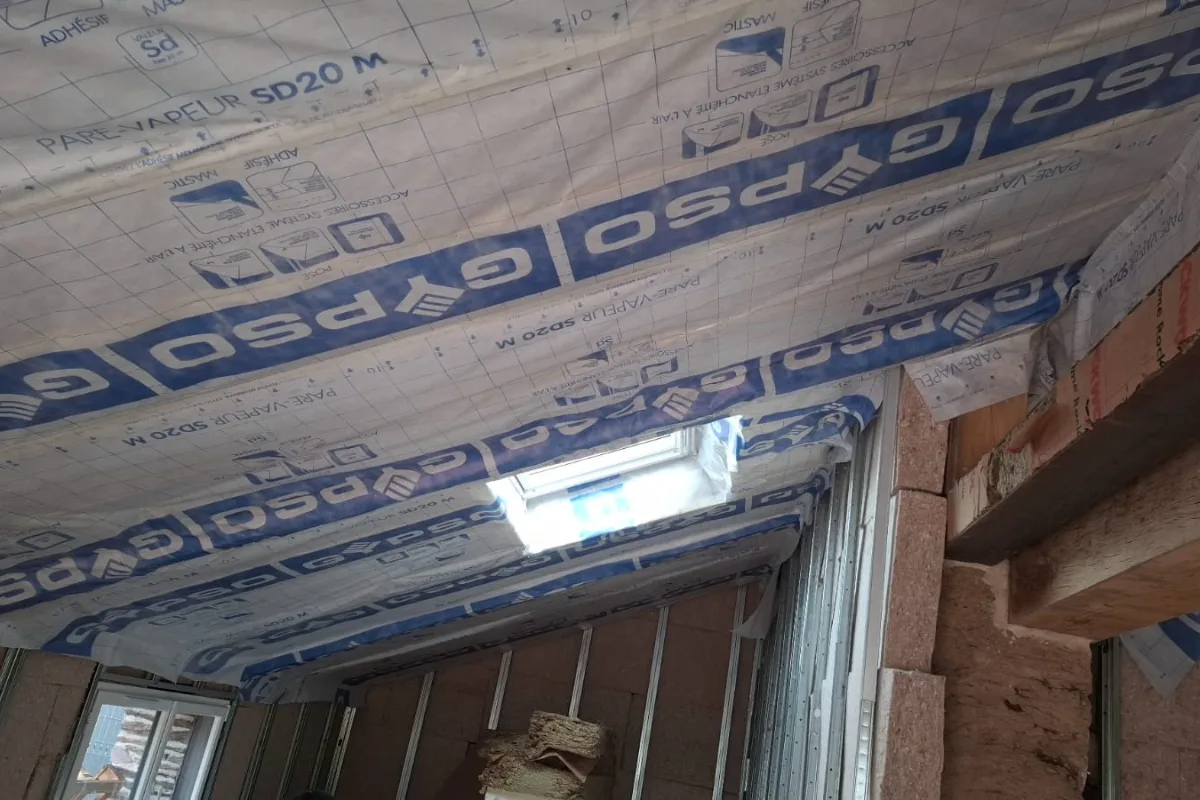 Rampants isolés par l'intérieur avec bâche pare-vapeur à Goven (35) – Galais Isolation