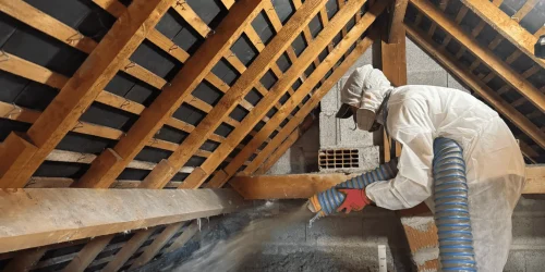 Soufflage d'isolant dans des combles près de Rennes par Galais Isolation